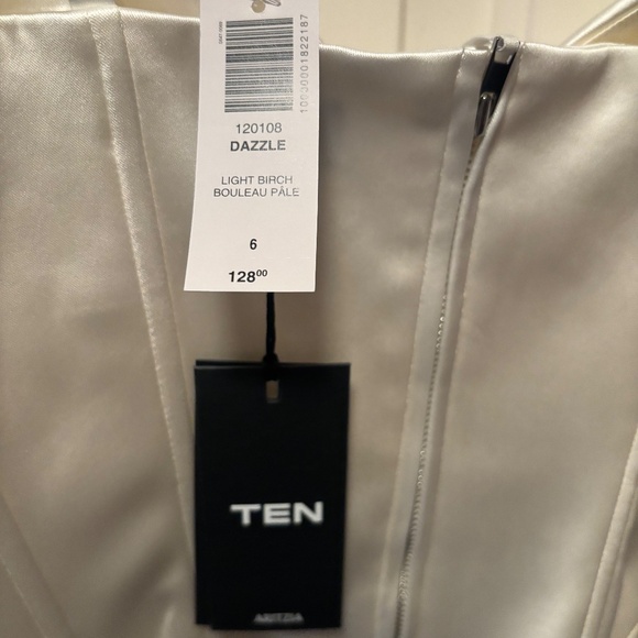 Aritzia Satin Bustier Sweetheart Satin Bustier - Picture 6 of 7